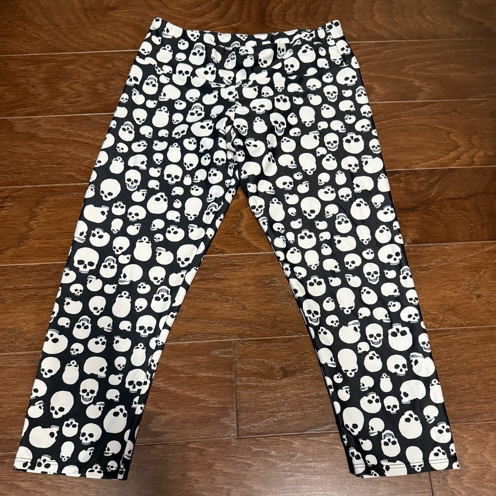 Woman’s Onzie capri leggings Skeleton Skull M/L